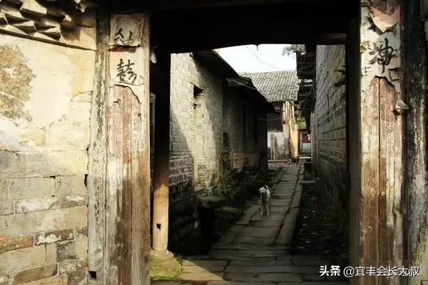 江西有一个正在消失的千年古村落,美得惊心动魄