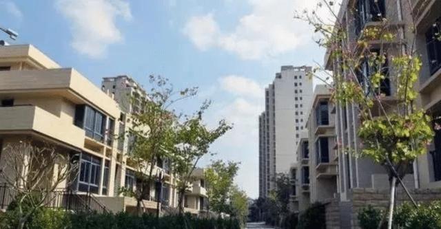 疫情后,楼市开始降价了?房价从1.2万跌到7千元