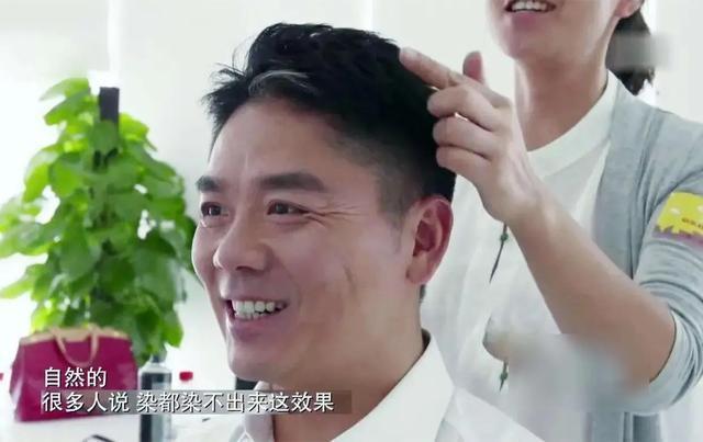 刘强东年轻时的照片,真叫人心酸,网友:这才是真正的白手起家