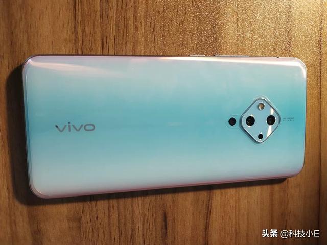 vivo真狠心,8G运存+4100mAh+4800万四摄,发布不到四个月直降700