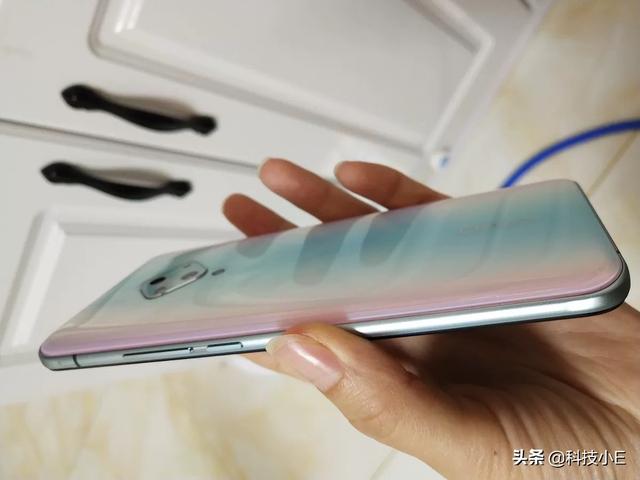 vivo真狠心,8G运存+4100mAh+4800万四摄,发布不到四个月直降700