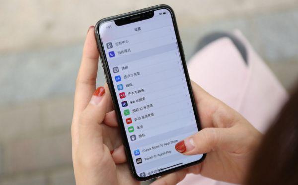 3款几乎“无差评”的手机,苹果华为各一款,最低只卖1999元