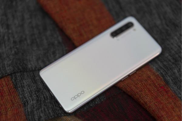 OPPO出人意料!中端机和高端机,卖到同样的价格
