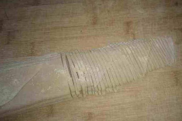 12块钱一碗“良心”面,大骨熬汤不哄骗,顾客开百万豪车天天来吃
