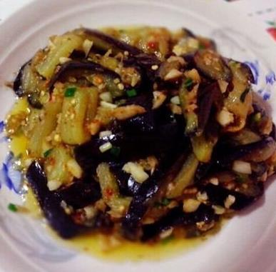 美食推荐:莴笋炒肉丝、酸辣炒白菜、蒜茄子炒肉、茄子焖鱼的做法