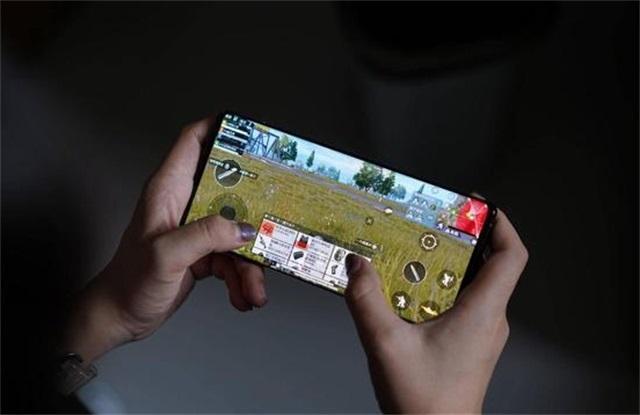 vivo更胜一筹,骁龙855Plus+升降6400万+4500mAh,比三星少3000