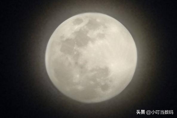 手机拍月亮已无挑战,12X光变曝光,网友:接下来要拍火星了吗?