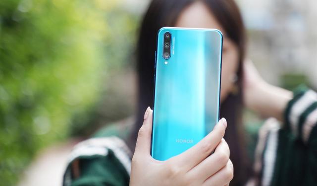 仅售1099元,6+64GB+屏下光学指纹,入手华为这款千元机值了
