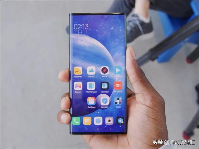 这款小米手机号称全身都是屏,价格19999元,但推迟3个月还没上市