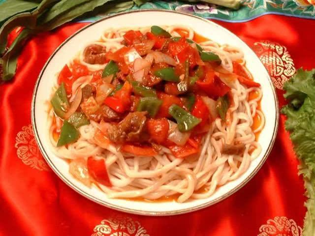 这才叫新疆拌面,你吃的那个只能叫肉拌菜