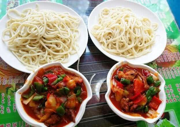 这才叫新疆拌面,你吃的那个只能叫肉拌菜