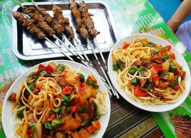 这才叫新疆拌面,你吃的那个只能叫肉拌菜