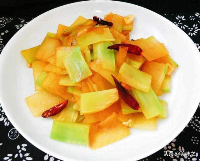 美食推荐:鲜蒸鲈鱼,青椒炒嫩玉米粒,冬瓜炒莴笋,五色汤