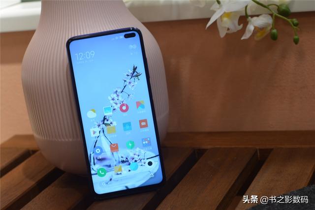 5000mAH超长续航,价格最低的5G手机之一,6+128GB已降至2198元