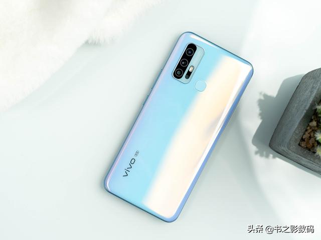 5000mAH超长续航,价格最低的5G手机之一,6+128GB已降至2198元