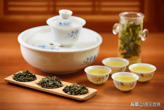每天一杯茶,对血管有好处。一天中3个时段喝茶,健康养生