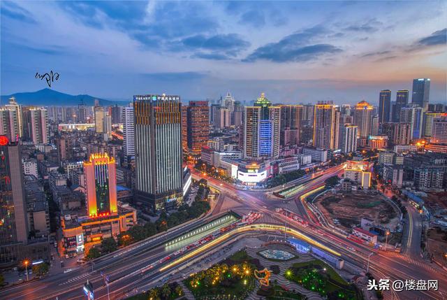 楼市分化:二手房降价抛售无人问津,售楼处却排起长队