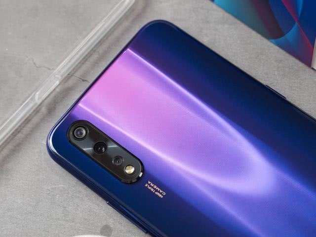 vivo正式摊牌!骁龙712+屏幕指纹,续航神机降至1299元