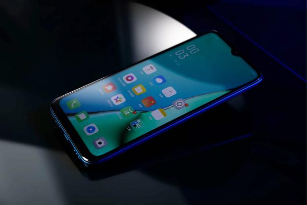 别总说OPPO太贵!5000mAh+四摄+256G,最低仅1199