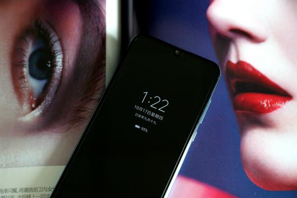 华为产品的设计失误?4800W+四摄仅1399,无奈仍无人问津