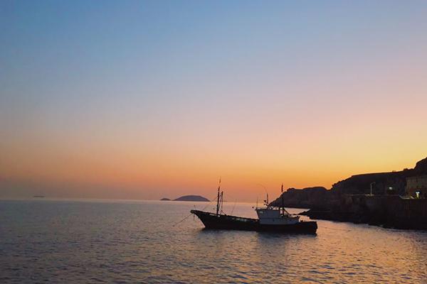 有“东方小希腊”之称小岛！海水清蓝，是无数人向往的梦幻海天