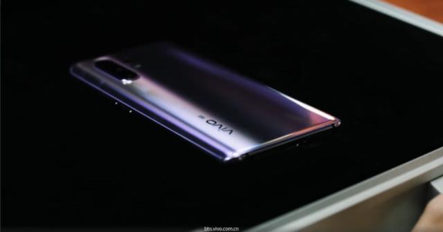 新年换机无从下手?这款手机值得你重拳出击