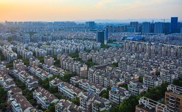 楼市进入“煮温水”阶段,买房是抄底还是接盘?听下孙宏斌怎么说
