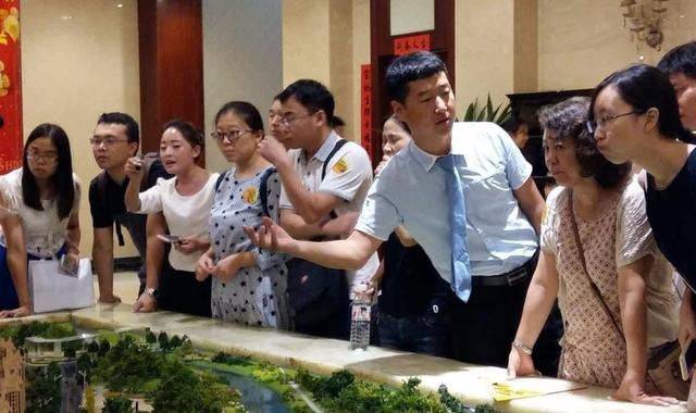2020年楼市“受挫”,房企纷纷打折出售,为何房价不能再涨了?