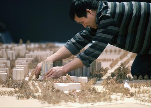 2020年楼市“受挫”,房企纷纷打折出售,为何房价不能再涨了?