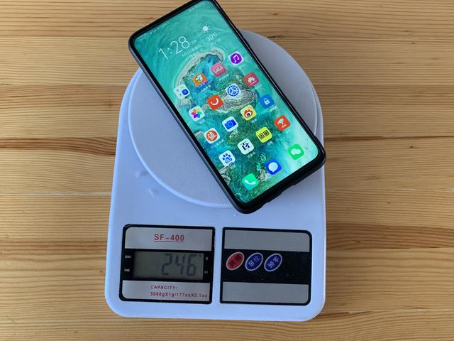 盘点目前最重的五款手机,网友很后悔:感觉像抱着一块砖!
