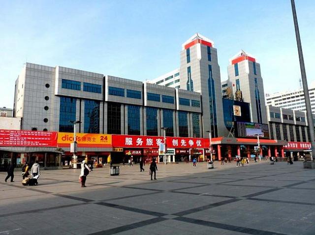 中国很牛的两座火车站,可以直达全国任意省会,你能猜到是哪吗?