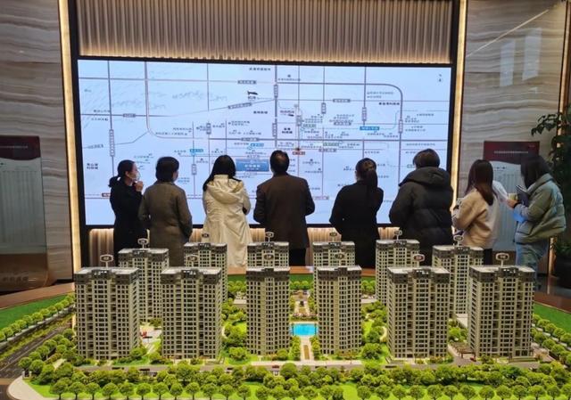 楼市遭重创,卖房直降47万?业主:首付款都“赔”了,还是没人来