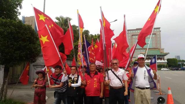 他曾是“台独”铁杆支持者,如今在“绿地”台南升起了五星红旗