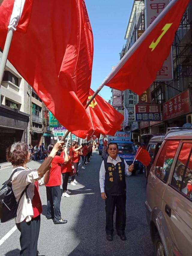 他曾是“台独”铁杆支持者,如今在“绿地”台南升起了五星红旗