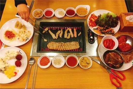 实拍韩国88元人民币一位的自助餐,网友:如果在国内开不了3天