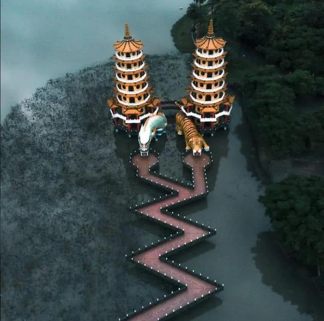 亚洲最“疯狂”的5座建筑,乐山大佛上榜,看到泰国的:神奇。