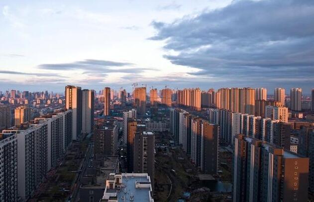 2020年楼市迎来寒潮?银保监一句话,百家开发商撑不住!