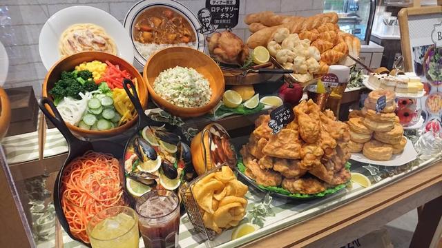 日本东京新开KFC自助餐厅,美食不限量!我终于实现了炸鸡自由!