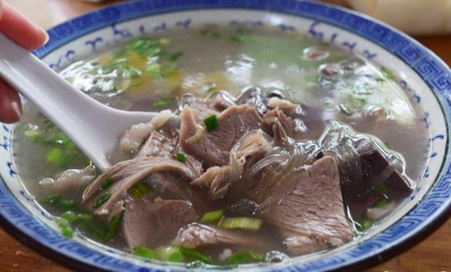 山东最牛羊汤店,1天10头羊,全村老少都来吃,感觉就像吃宴席
