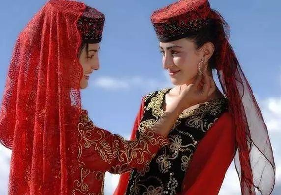 中国唯一一个金发美女聚集地,接壤3国,从不和外族通婚
