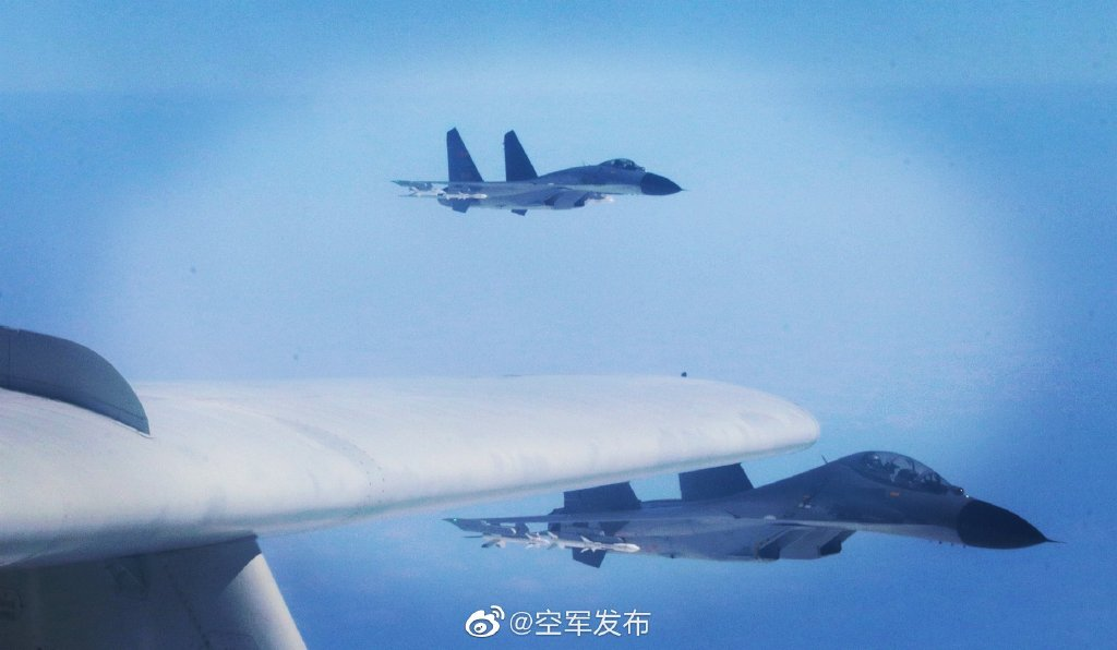 隶属于东部战区某旅的歼-11B战机和歼-11BS战机,实弹参与2月9日绕台护航 图源:空军发布