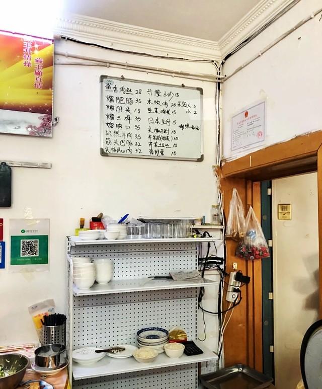 一家来扒拉大米饭的店，家里的味道。