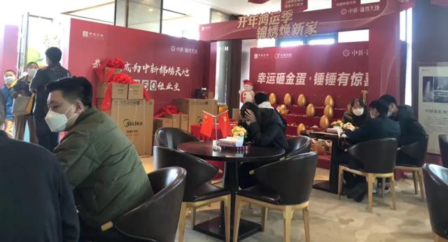 楼市回暖速度超出想象,多家售楼处挤爆,报复性买房终究是到来了