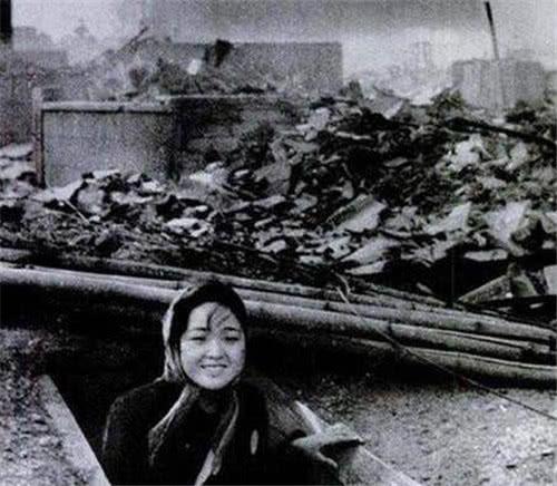 原子弹爆炸时,日本19岁女孩离爆心仅260米,为何能毫发无损存活