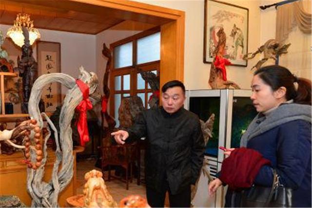 3吨重沉香木龙床现世,专家规劝上交国家,收藏家:先拿5个亿