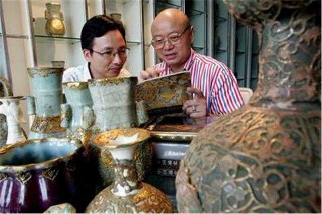 3吨重沉香木龙床现世,专家规劝上交国家,收藏家:先拿5个亿