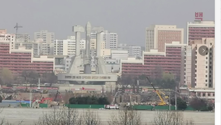 远眺平壤综合医院施工工地。(图片来自视频截屏)