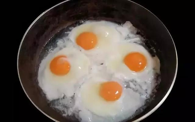 警惕!这四种常见食品正在饭桌上伤害你的肝脏