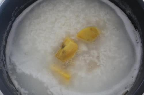 每天早餐一碗粥能养胃?营养师:经常反酸烧心的人喝错了反而伤胃