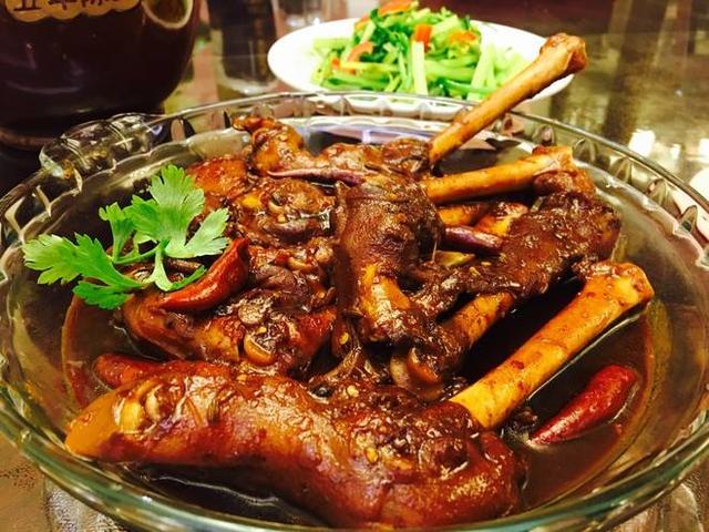 来新疆必吃的6种美食,馕包肉、胡辣羊蹄,全吃过的算厉害